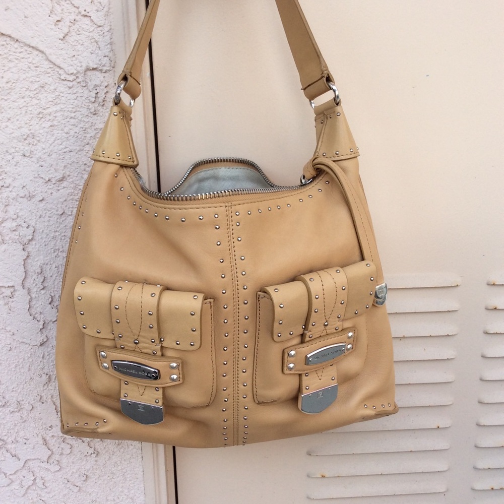 ❌SOLD ❌ Michael Kors Tan Studded Shoulder Bag - Picture 4 of 8